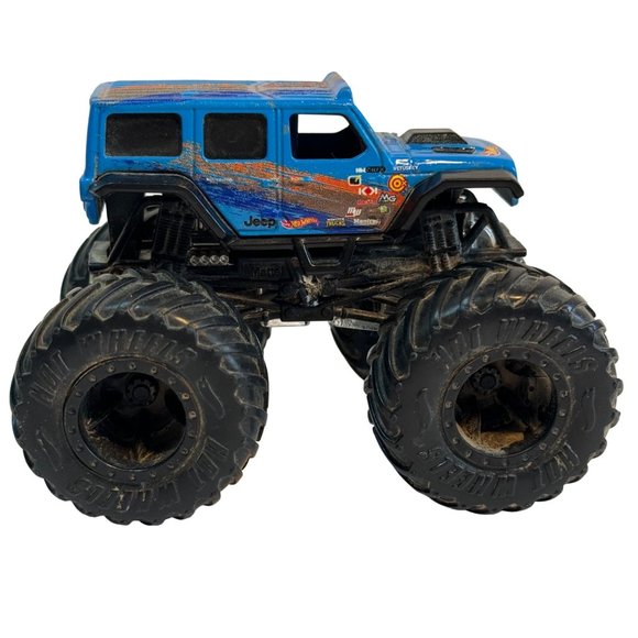 Mattel Hot Wheels Monster Trucks 1-64 Sriracha Jeep Baja Backdraft Skull Lot 5 - Picture 13 of 16